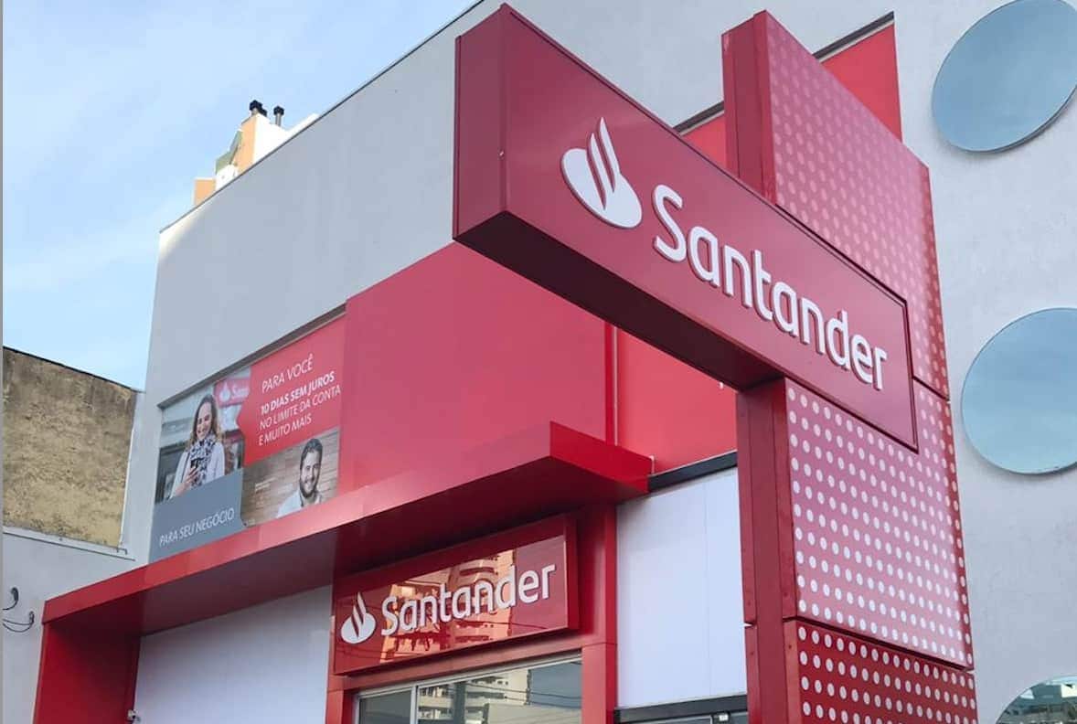 Santander amplia horário de atendimento em duas horas
