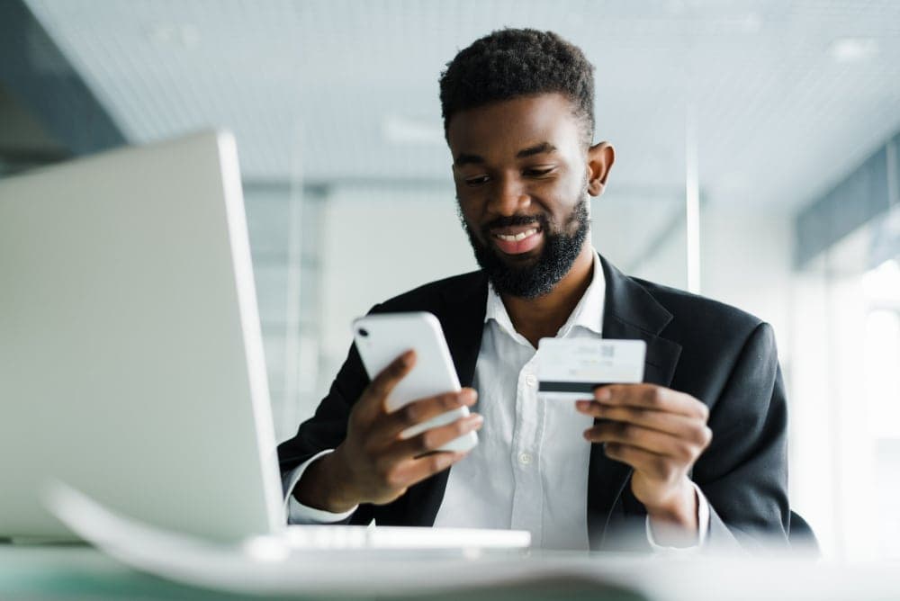 Como colocar cartões nas carteiras do Google e da Apple?