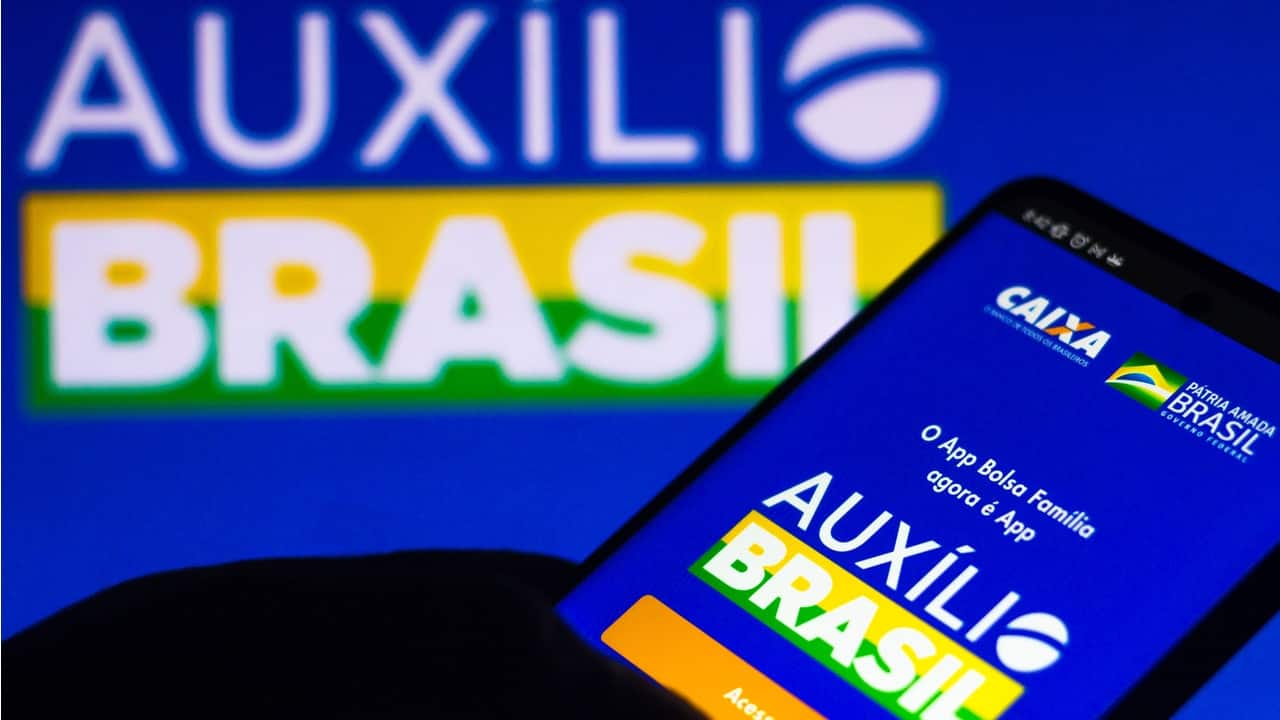 Ministro da Cidadania abre o jogo sobre o futuro do Auxílio Brasil