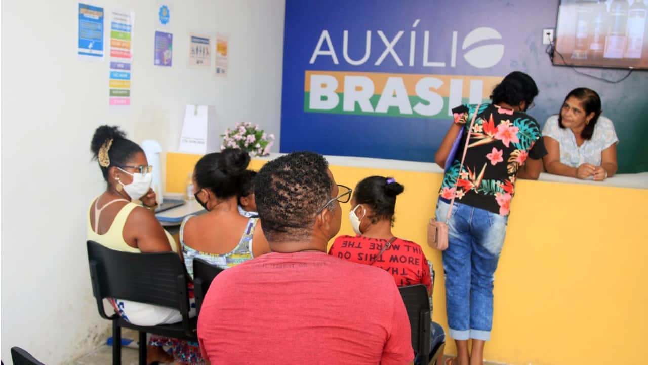 Mulher morre após 8 dias na fila do CRAS para se inscrever no CadÚnico