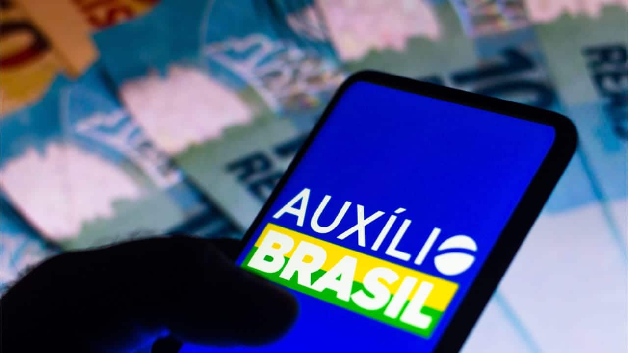 Candidato quer criminalizar oferta de empréstimo consignado do Auxílio Brasil