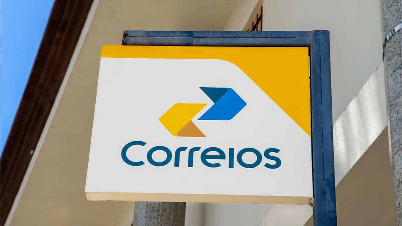 Correios irá leiloar milhares de celulares e outros itens na próxima quarta (16): veja como aproveitar!