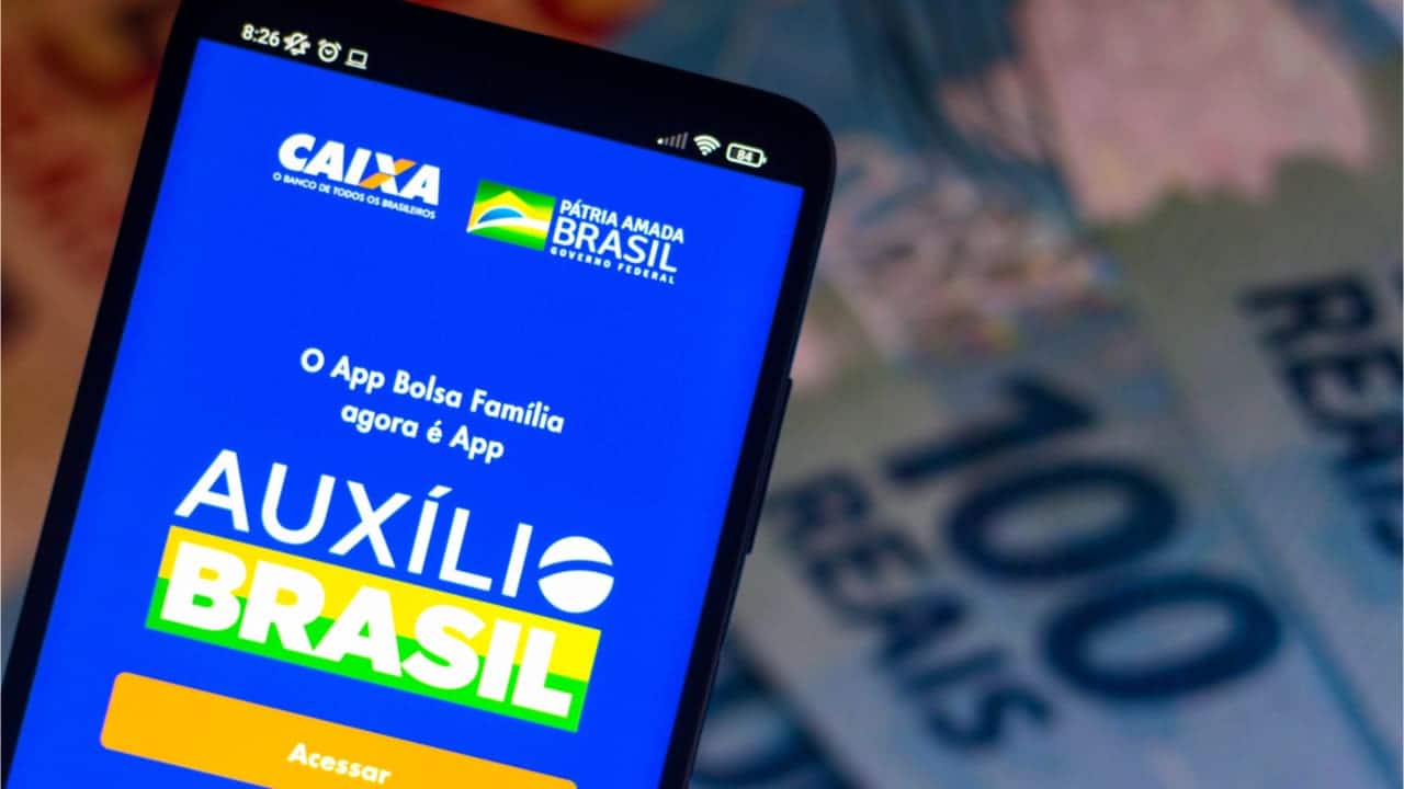 Por que o empréstimo consignado do Auxílio Brasil está sendo fortemente criticado?