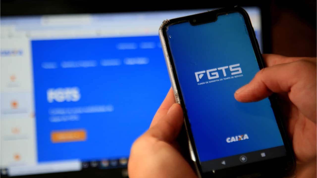 Quem desistiu do saque-aniversário e foi demitido pode sacar o FGTS?