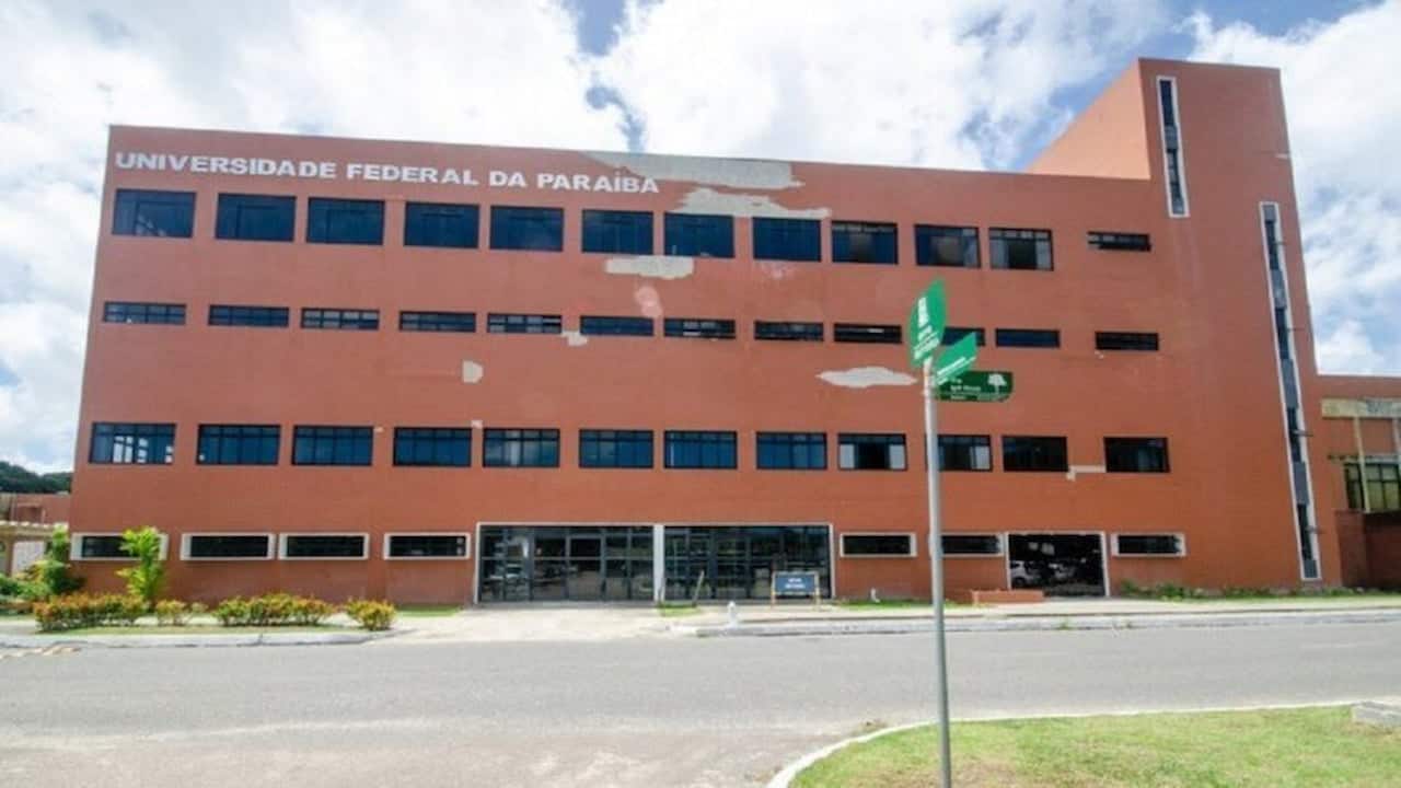 Universidade federal abre quase 500 bolsas de estudos: veja como se inscrever!
