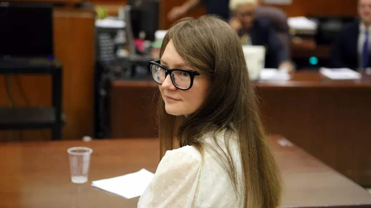 Anna Sorokin durante julgamento na Suprema Corte de Manhattan