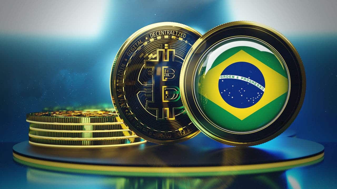 Imagem mostrando moedas bitcoins ao lado da bandeira do Brasil