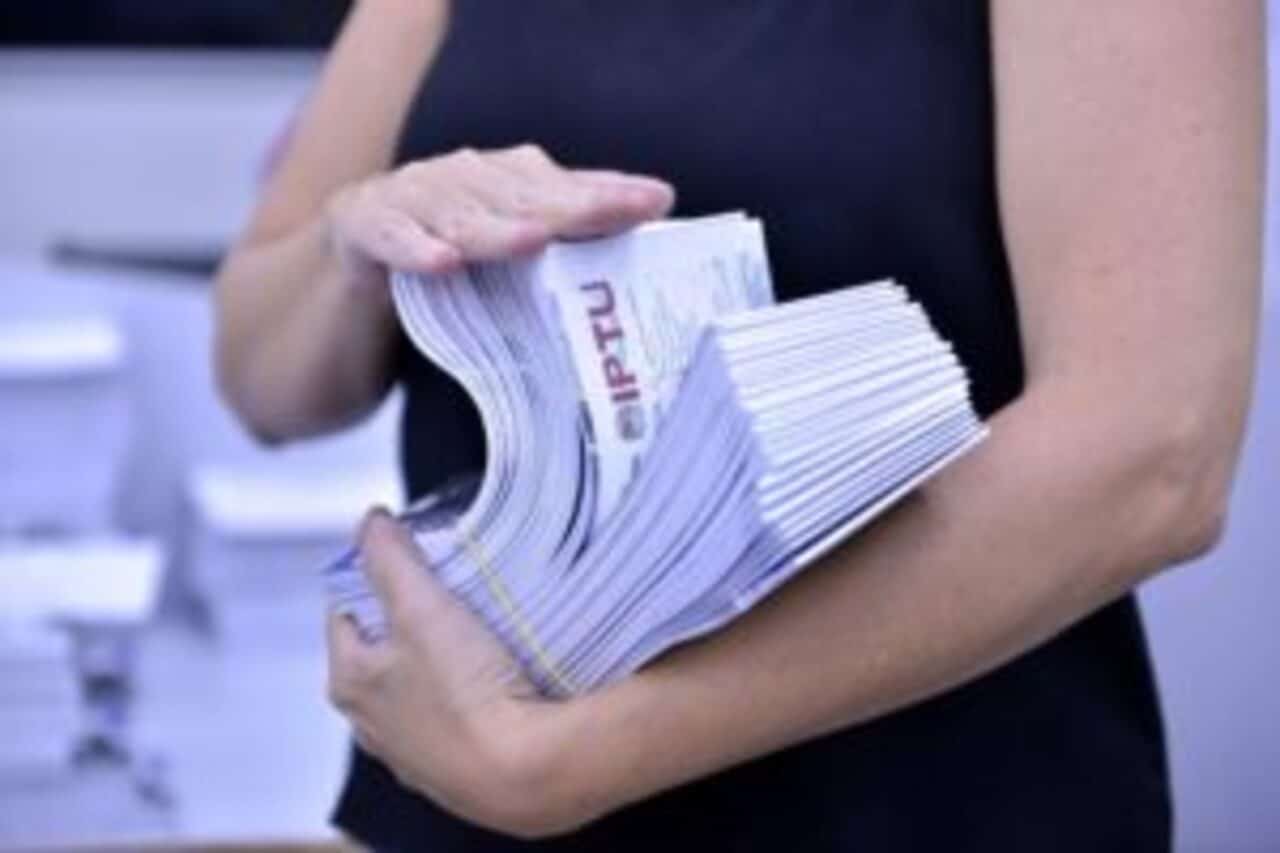A guia de pagamento do IPTU é enviada pelos correios?