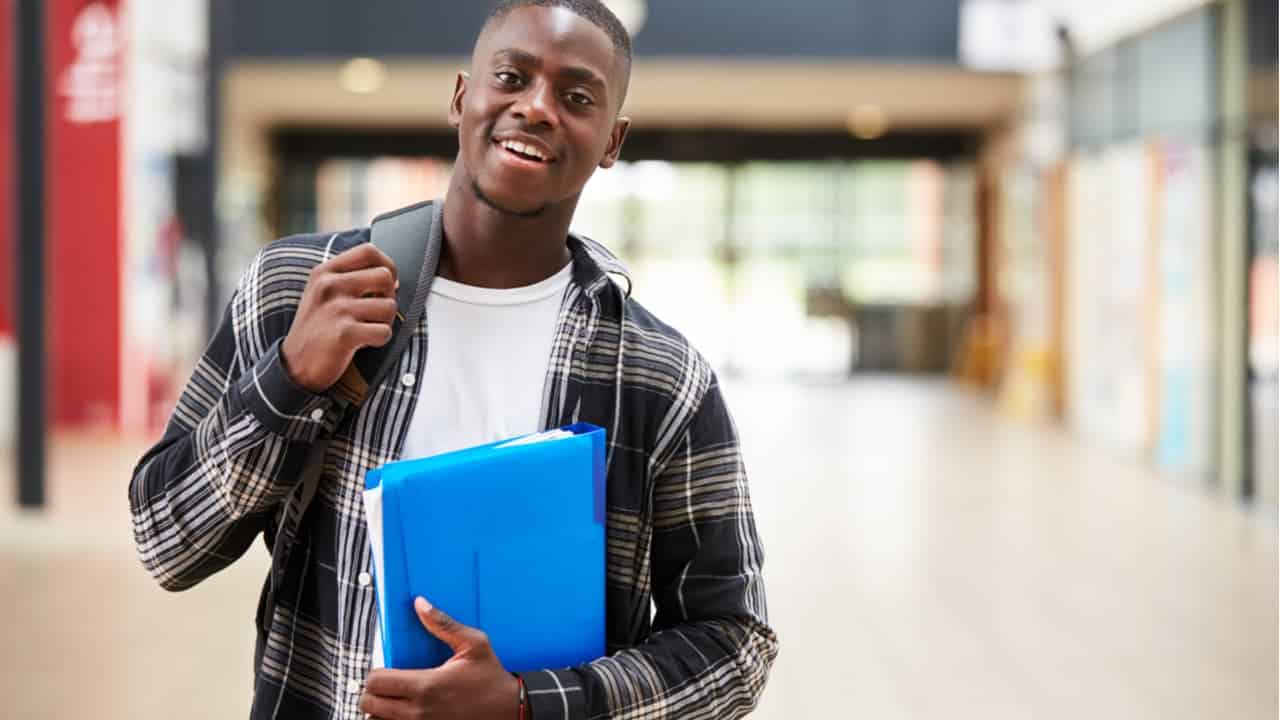 Universidade belga oferece bolsas de estudos de até R$ 56 mil: veja como se inscrever!