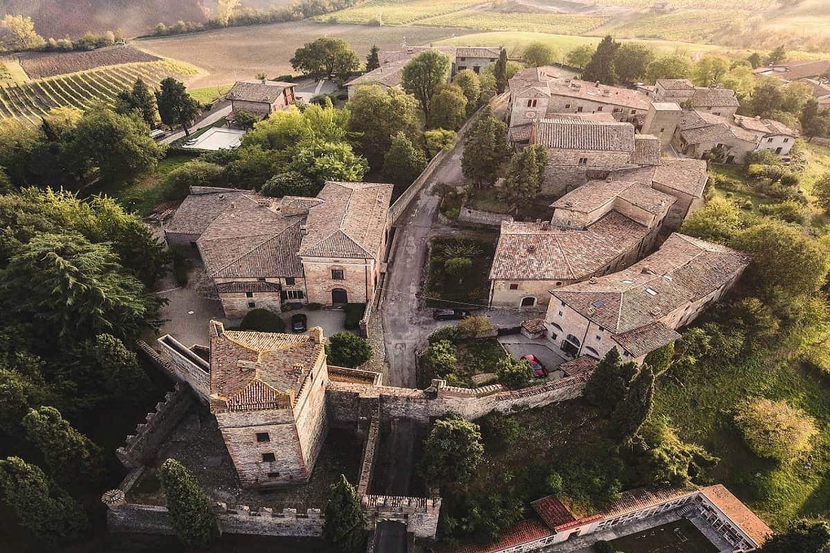 castelo do século XVIII em Serravalle, Itália