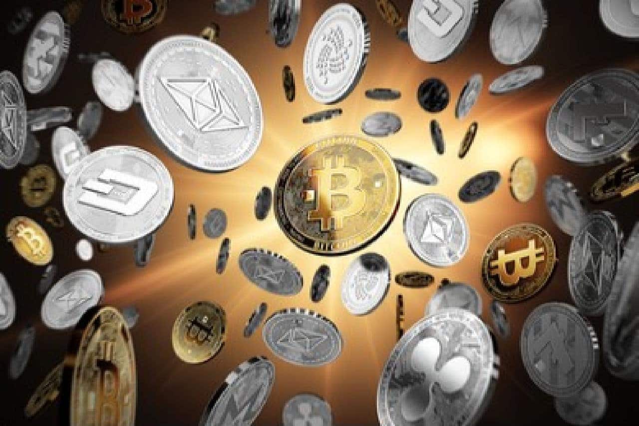 Ilustração 3D com moedas estampando o sĂmbolo de criptoativos caindo como se fossem chuva