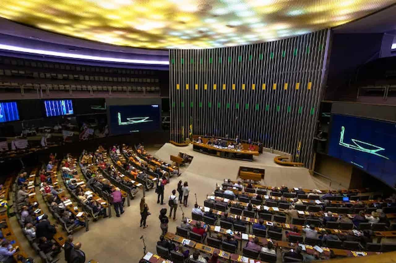 Racismo faz deputada tomar decisão severa