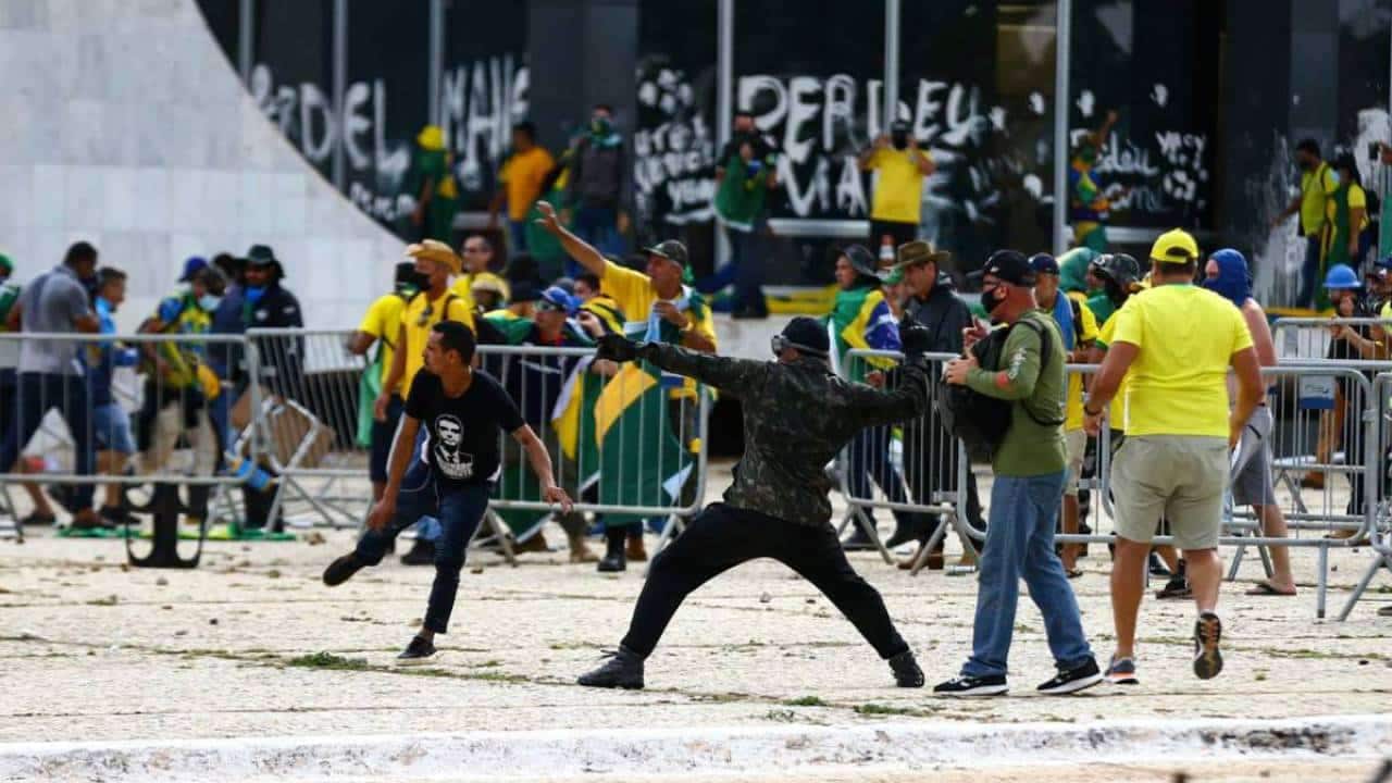 Ataques de bolsonaristas em Brasília