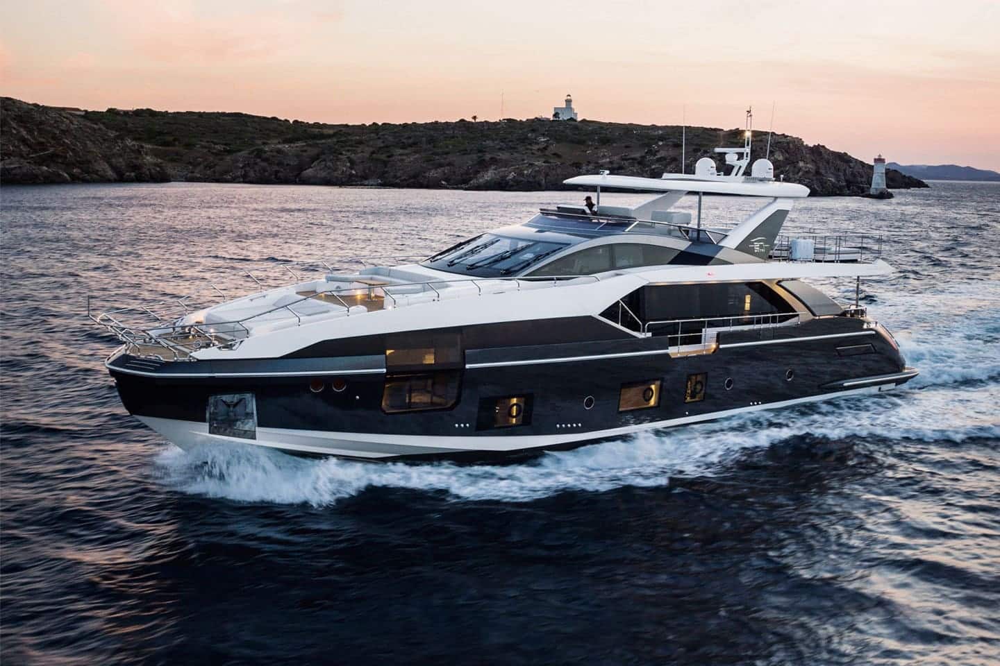 Iate de luxo 27 Metri, da fabricante Azimut, no mar