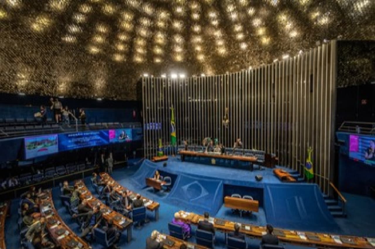Senadores podem sofrer despejo de apartamentos