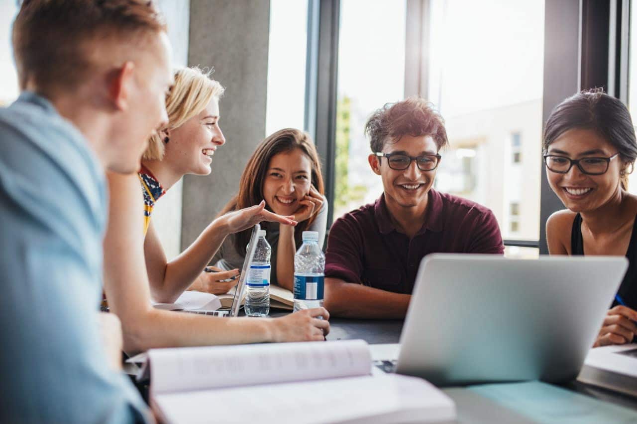 Programa Embarque Digital oferece 350 vagas para cursos superiores de tecnologia; saiba como se inscrever