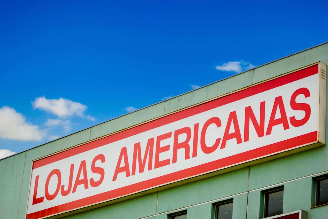 Visão da fachada das Lojas Americanas