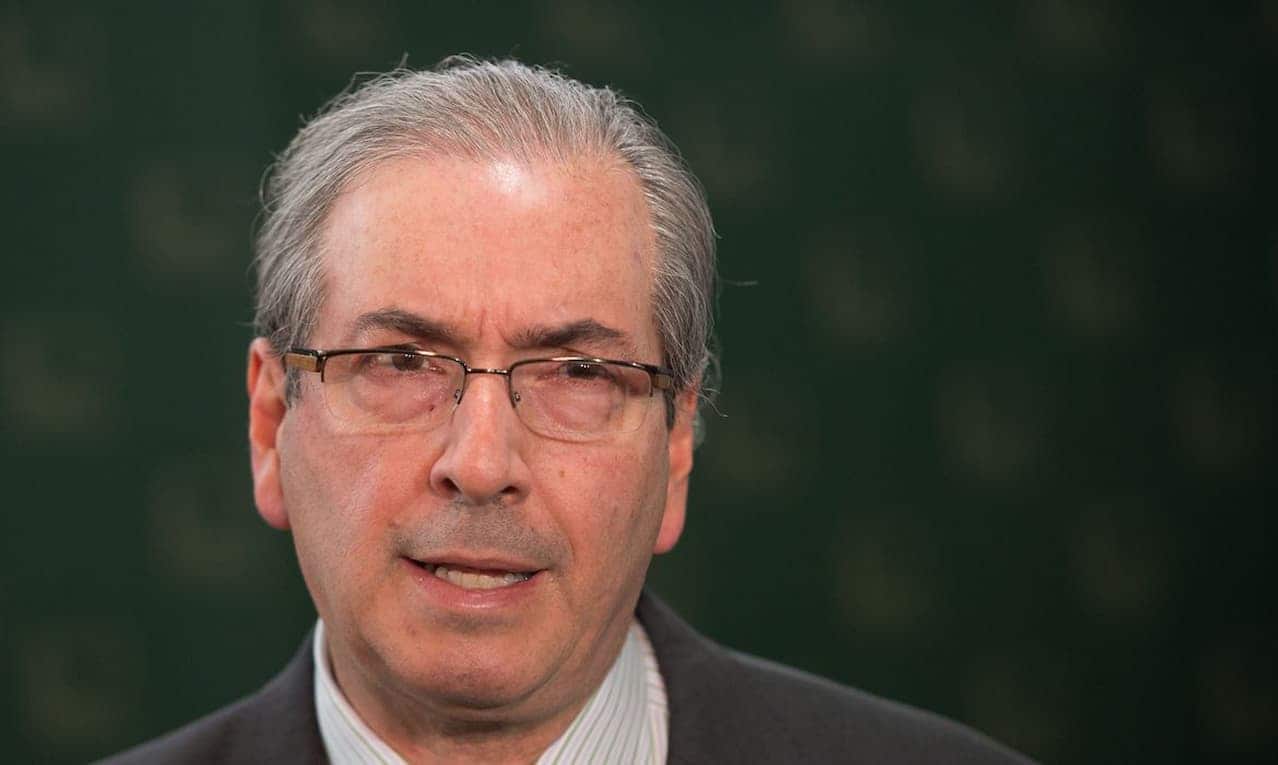 Imagem do Eduardo Cunha de terno