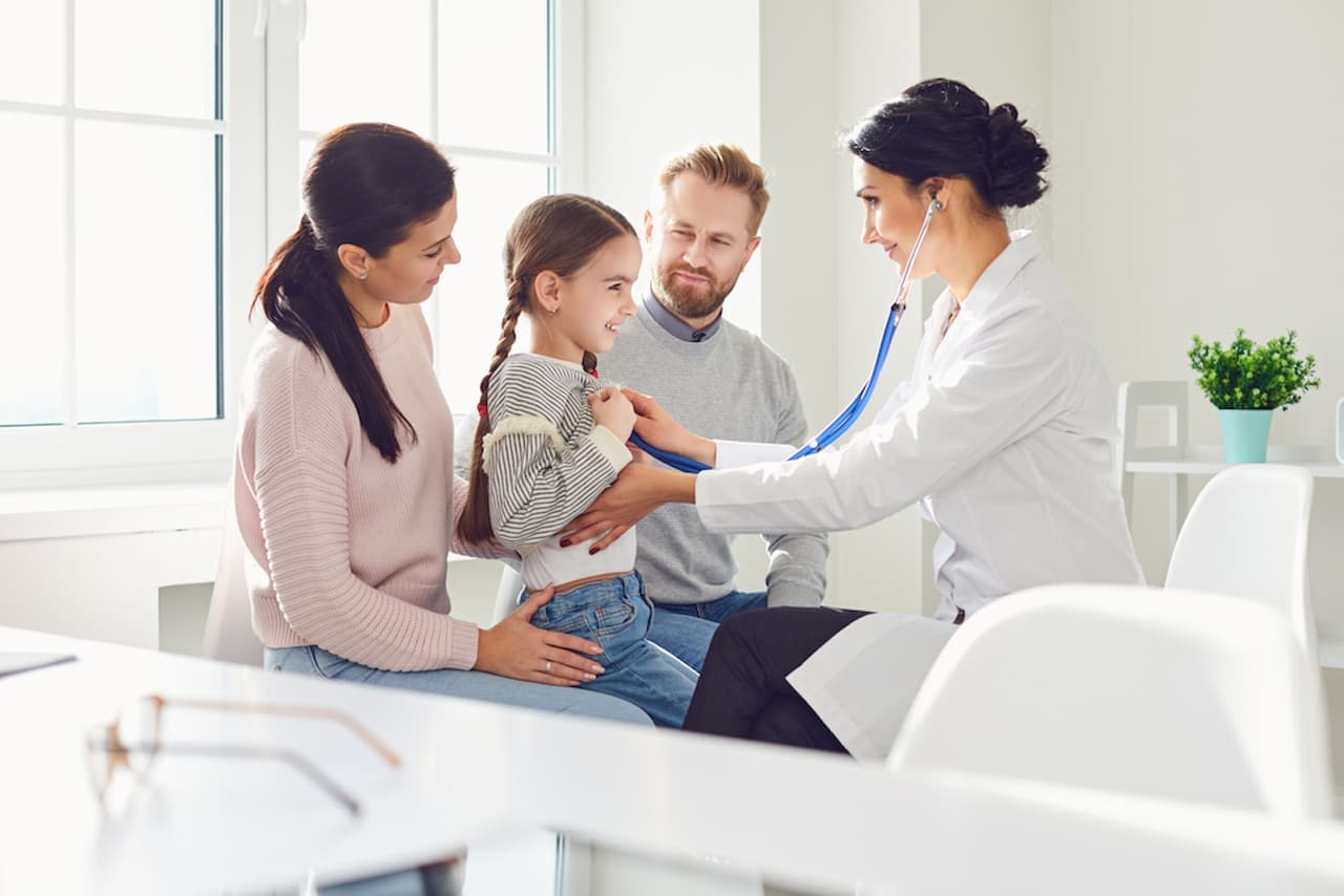 Tive que levar meu filho ao médico; minha falta no trabalho será abonada?