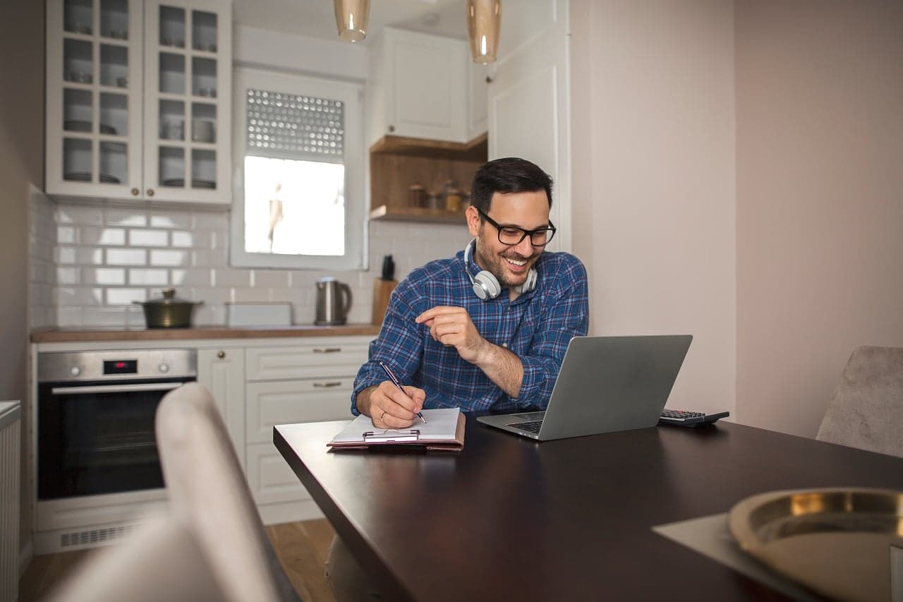 Está desempregado? Estes sites podem te ajudar a conseguir empregos home office