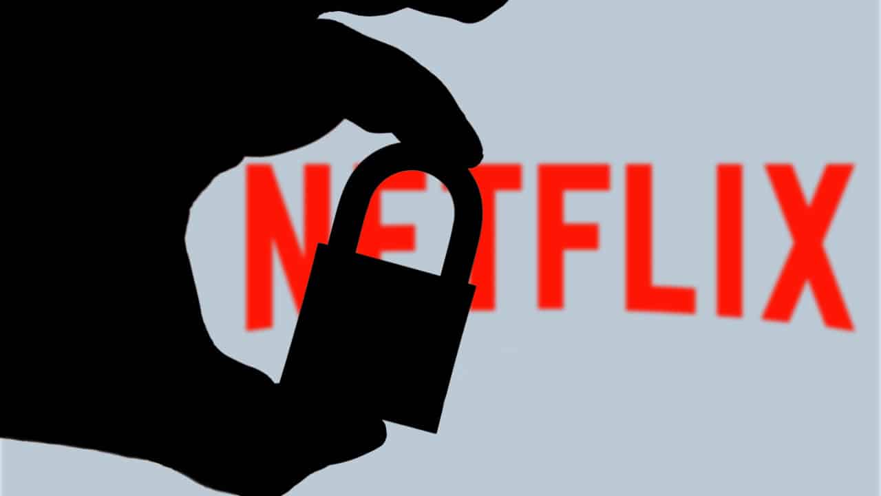 logo da netflix atrás de uma mão com cadeado