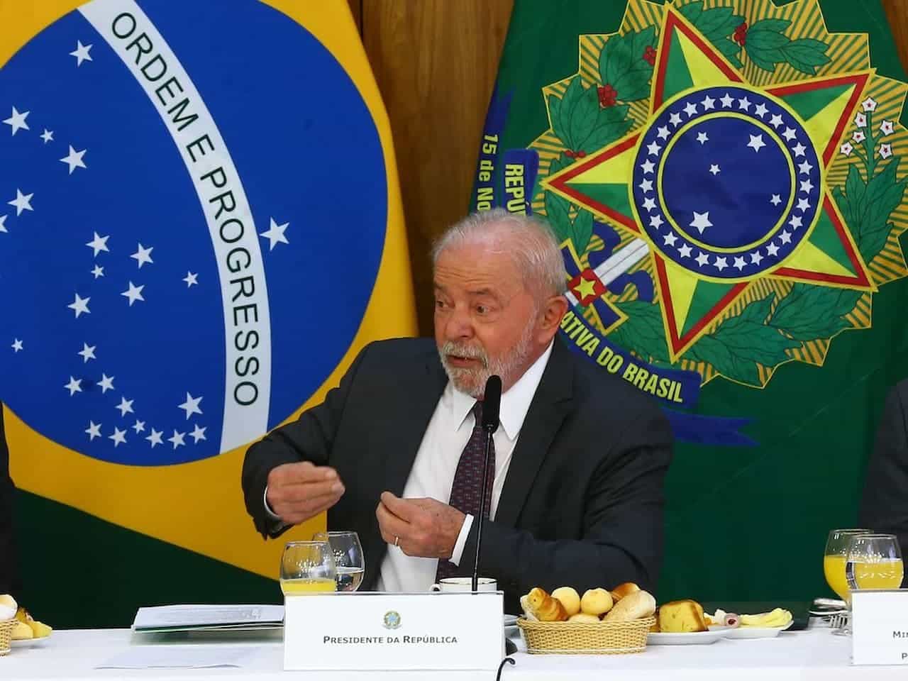 Salvação de muitos brasileiros está nas mãos de Lula