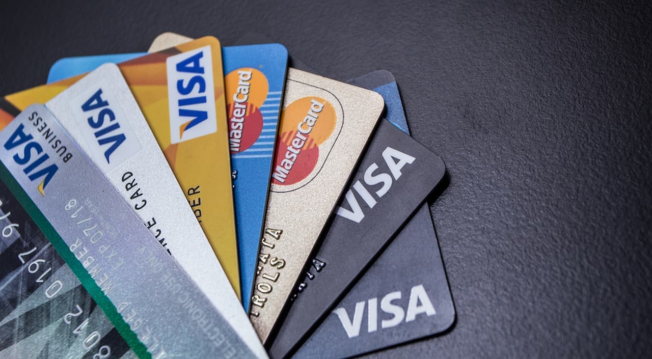 Clientes Visa ganham super desconto na Domino’s Pizza; confira