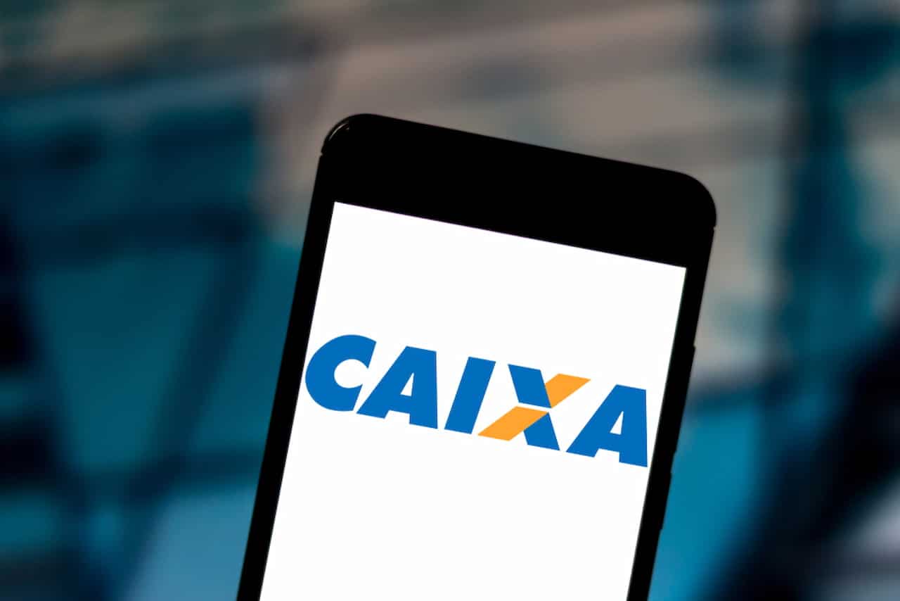Logo da Caixa em um aparelho celular