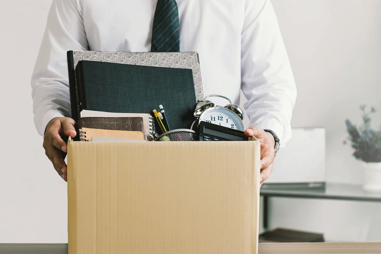 Grande empresa faz demissão em massa e fecha lojas