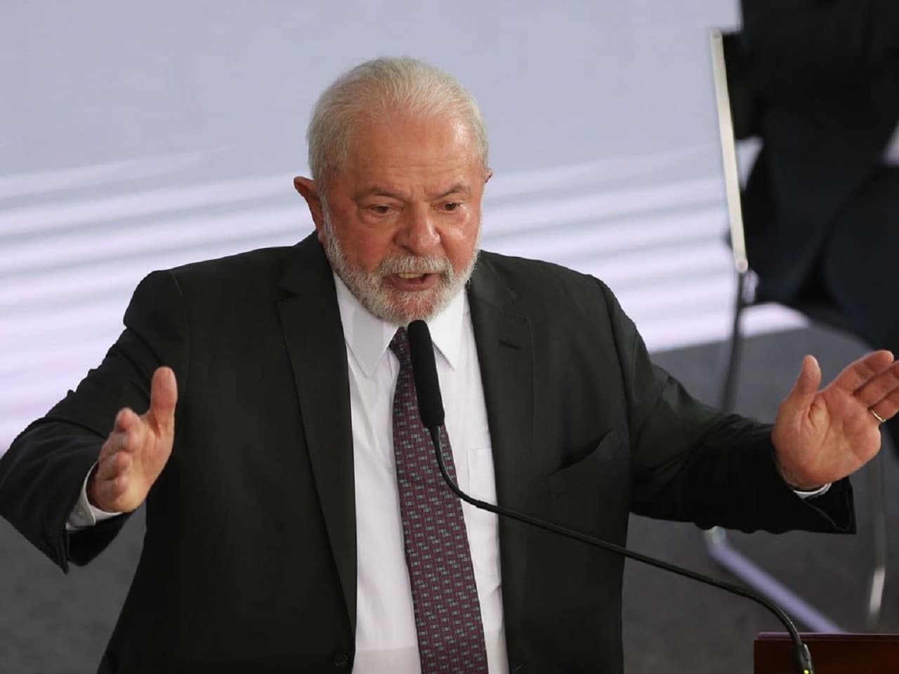 Lula garante que fará o Brasil crescer de novo