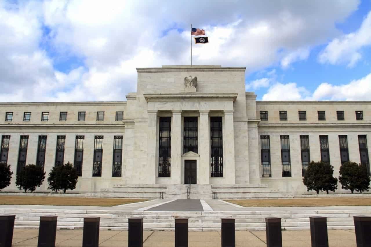 Imagem da fachada da sede do Fed
