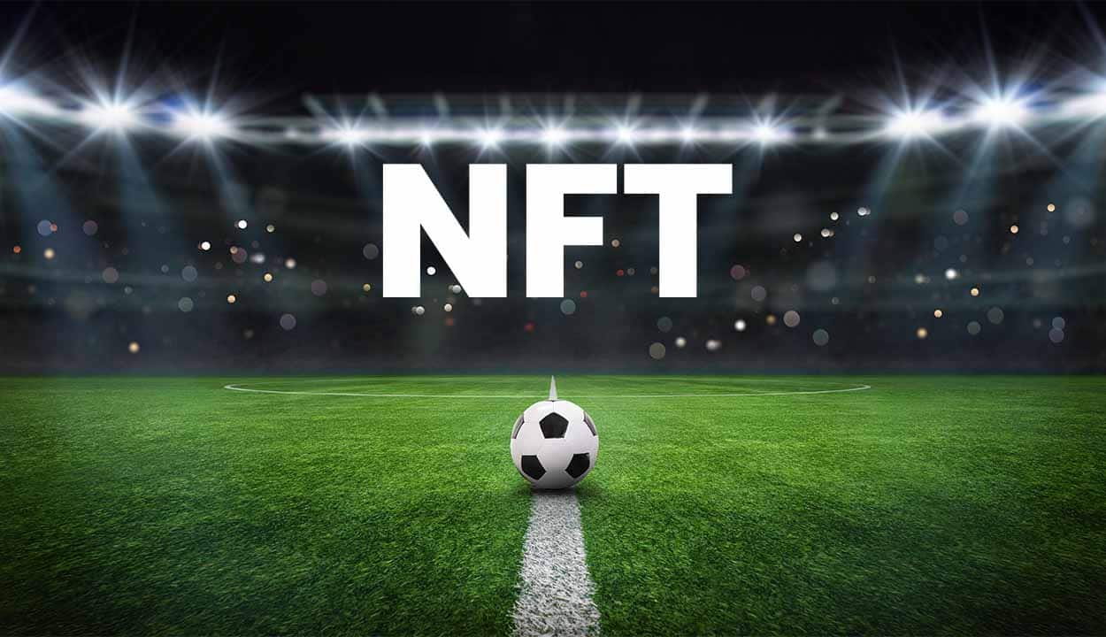 Campo de futebol com escrito "NFT"