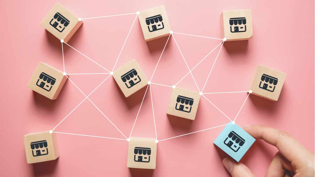 Estas franquias prometem renda extra para aposentados que querem empreender a partir de R$ 15 mil