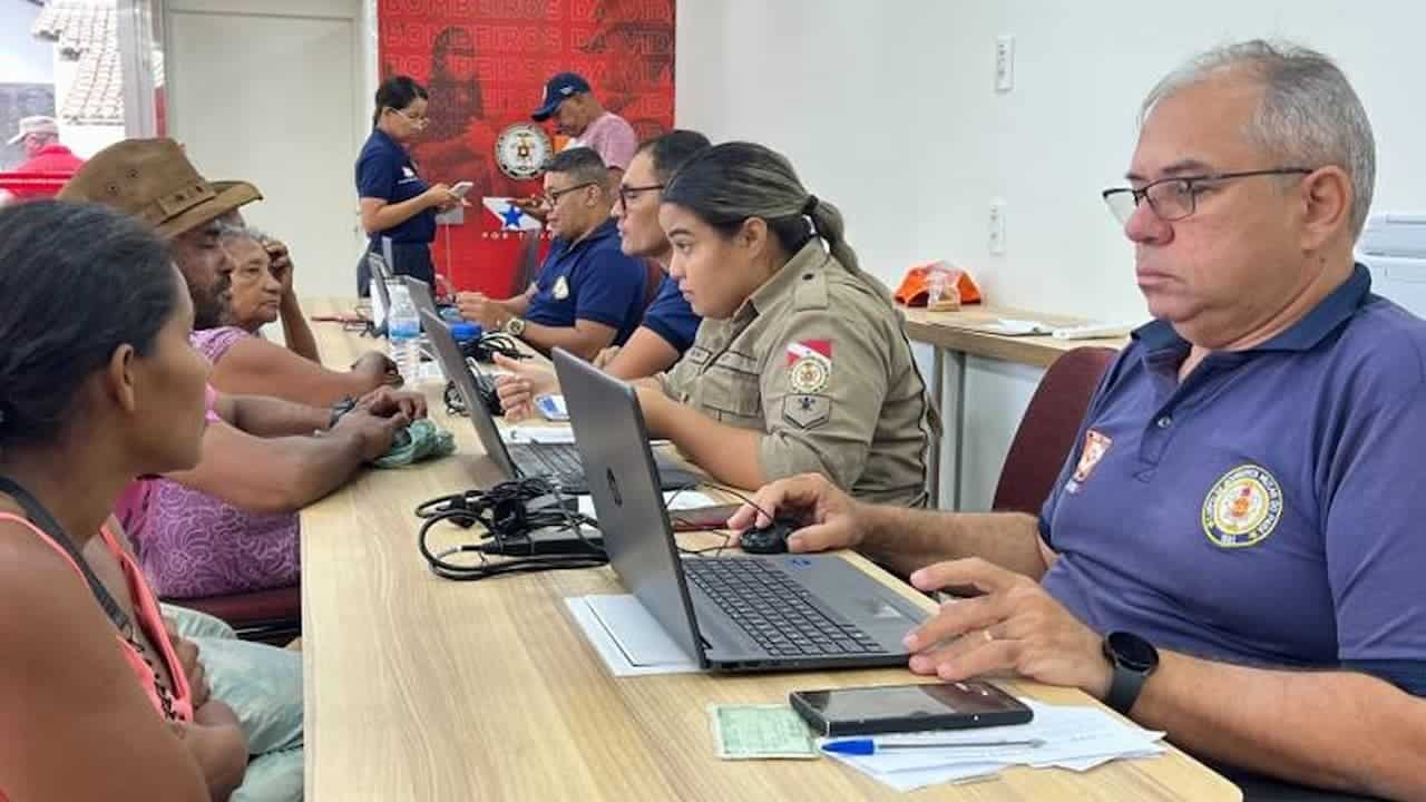 Governo deposita R$ 1.302 para muitas famílias: como receber?