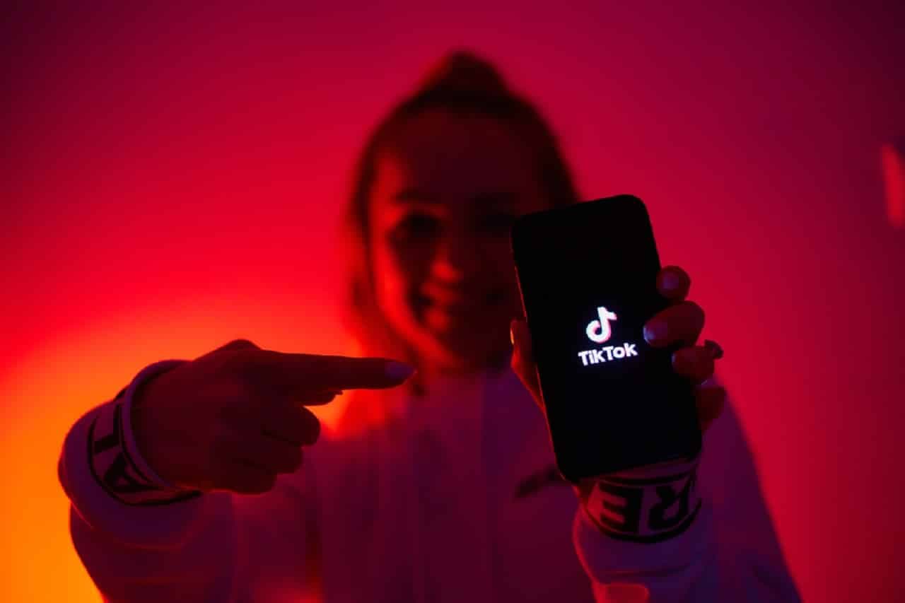 TikTok limita o tempo de uso do aplicativo por adolescentes