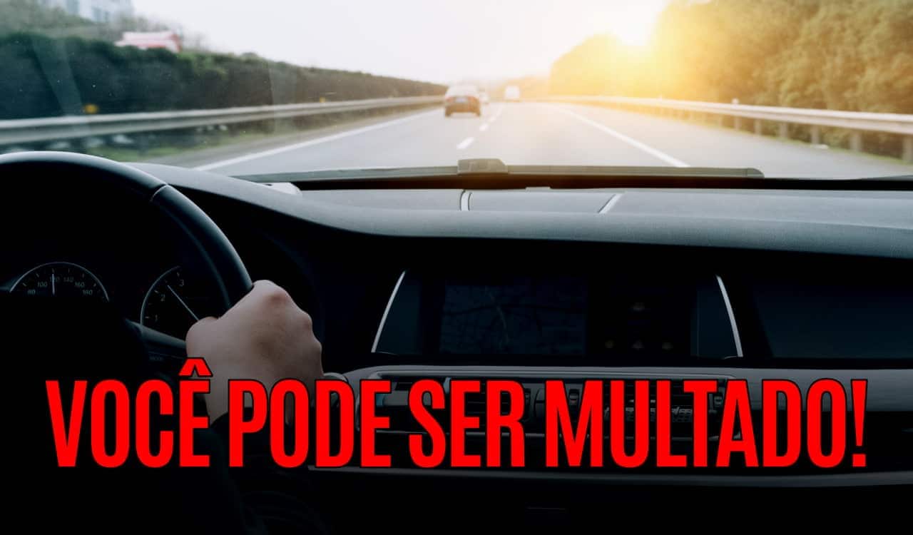 Imagem mostra uma pessoa dirigindo em uma estrada. É possível ver a pista, o carro da frente e o sol do lado direito. Embaixo, lê-se "Você pode ser multado!".