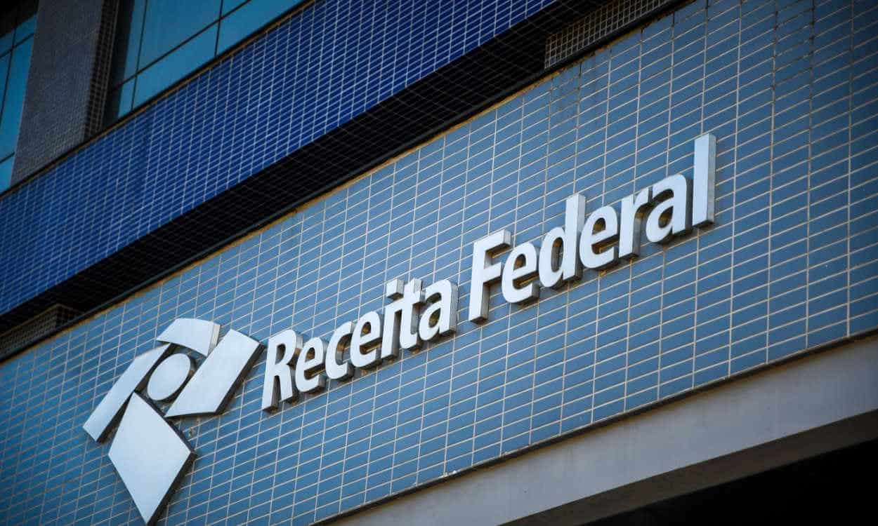 Fachada de um prédio da Receita Federal