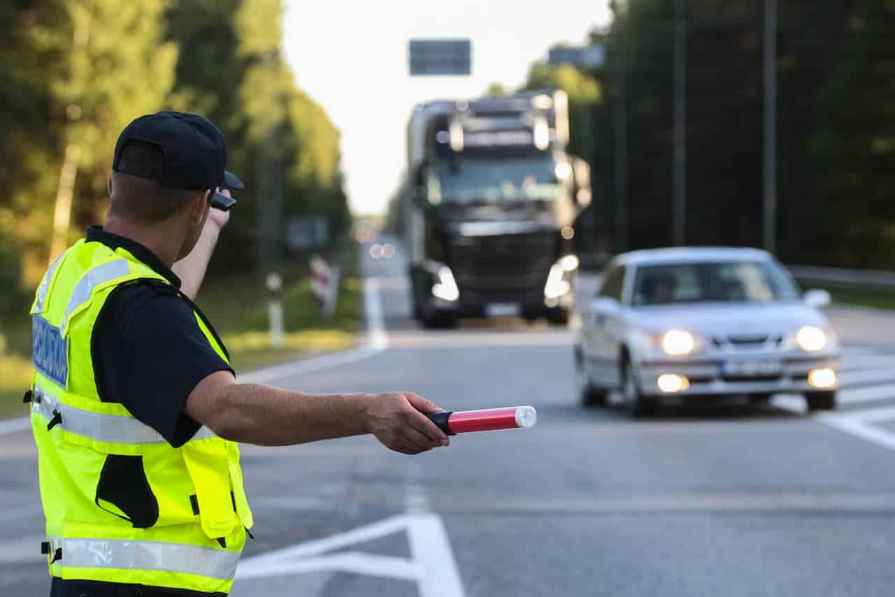 Novas leis de trânsito podem multar diversos motoristas durante o feriado prolongado