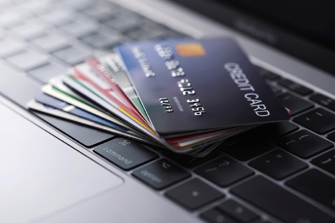 Banco paga faturas de cartão e clientes fazem a festa