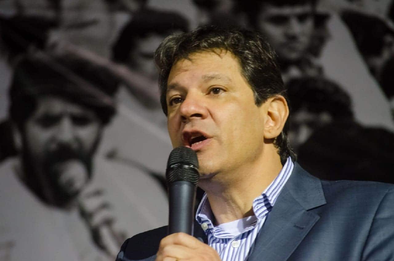 Imagem de Fernando Haddad discursando