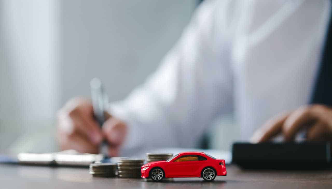 Como pagar o licenciamento atrasado do meu carro?