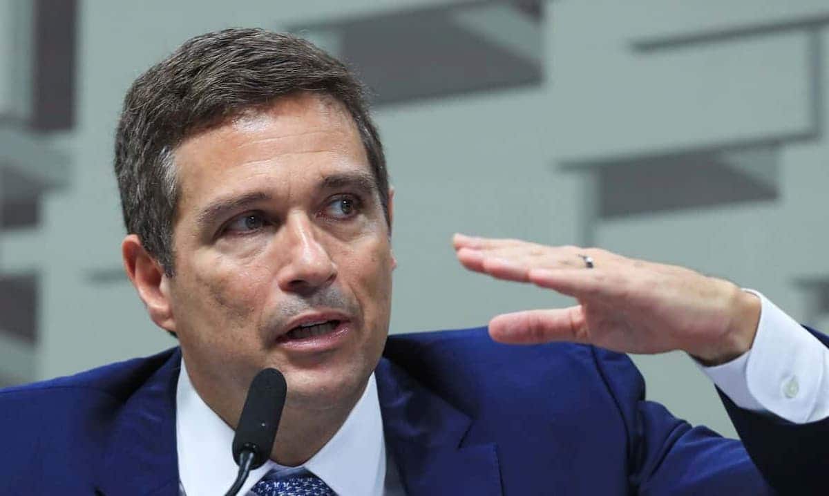 Presidente do Banco Central, Roberto Campos Neto falando para os senadores.