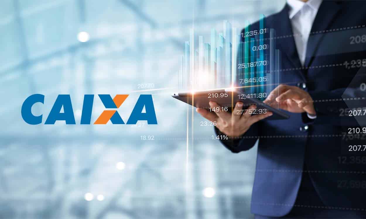 Pessoa com tablet na mão ao lado do logo da Caixa