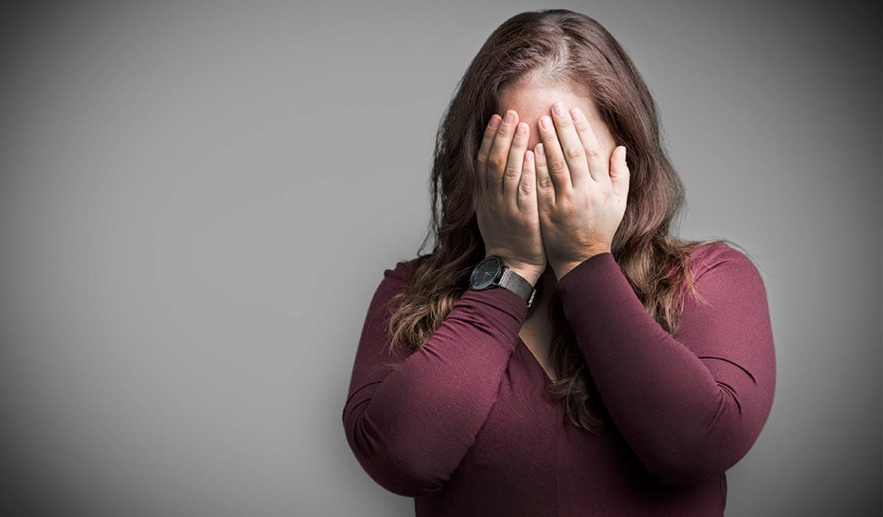Mulher é enganada por namorado e perde R$ 3 milhões em golpe; entenda o caso