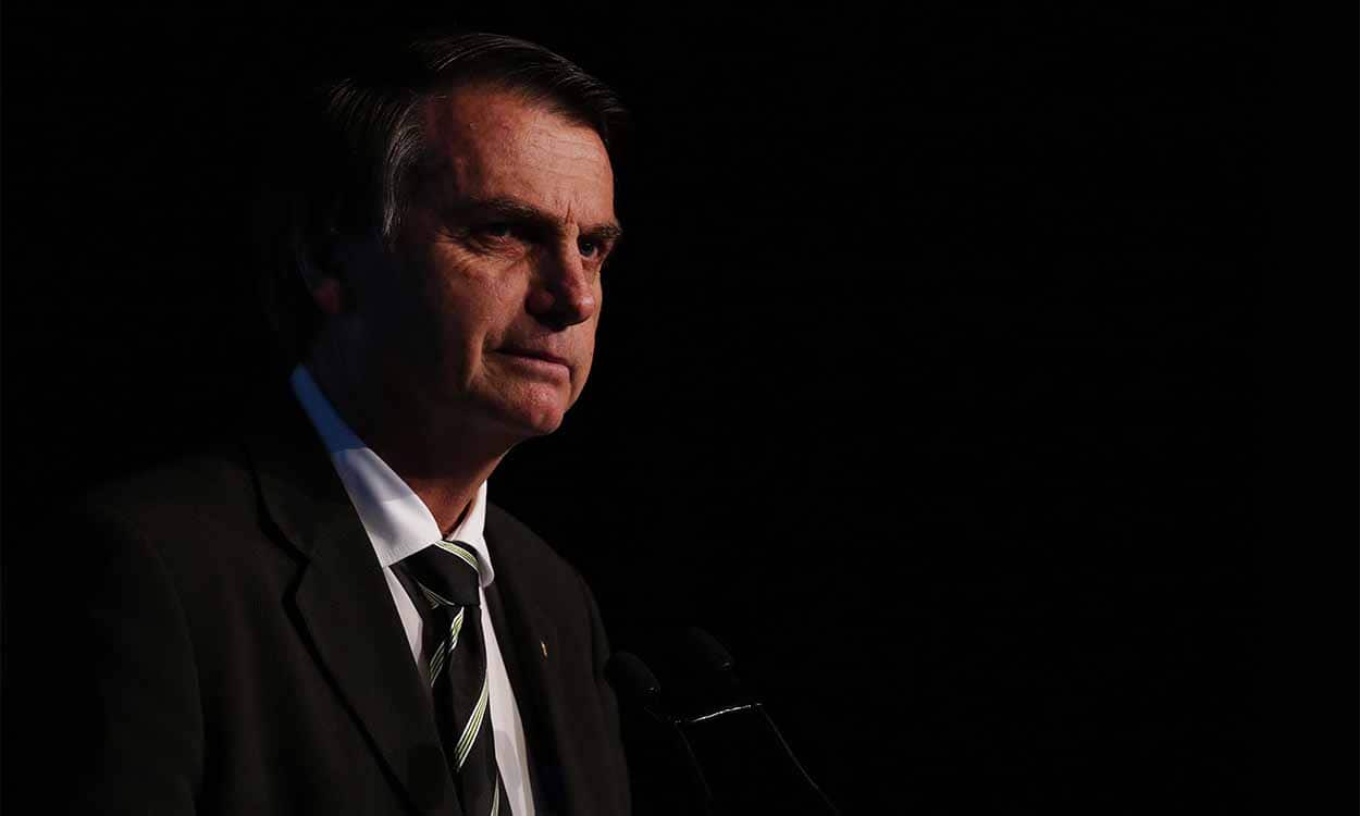 Imagem com rosto do ex-presidente da República brasileira, Jair Bolsonaro.
