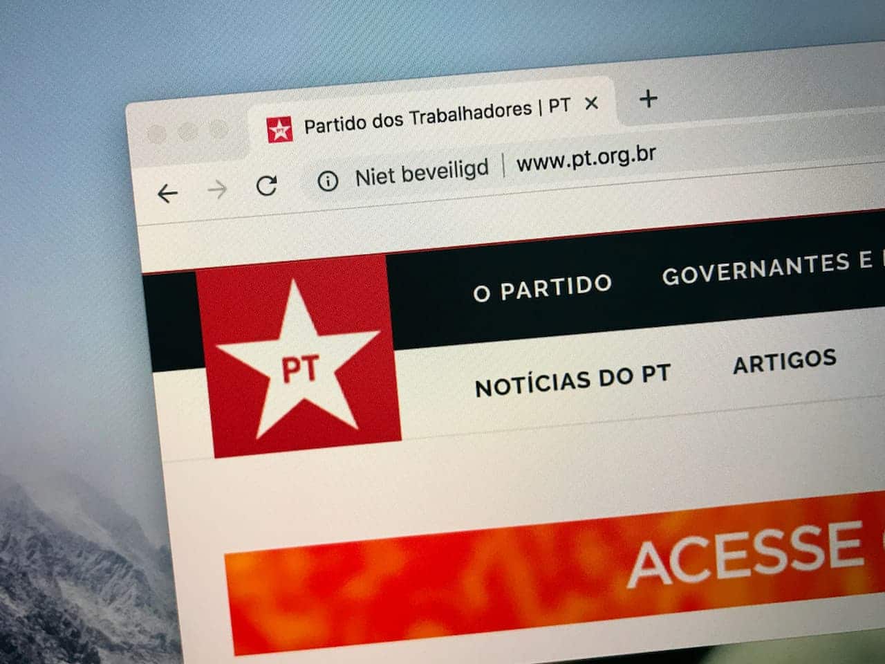 Imagem de um tela que mostra site oficial do PT