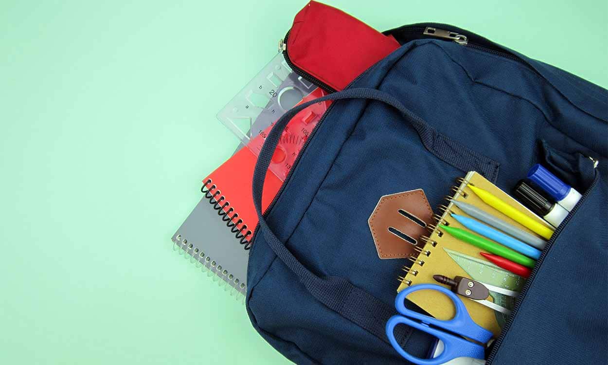 Mochila com material escolar