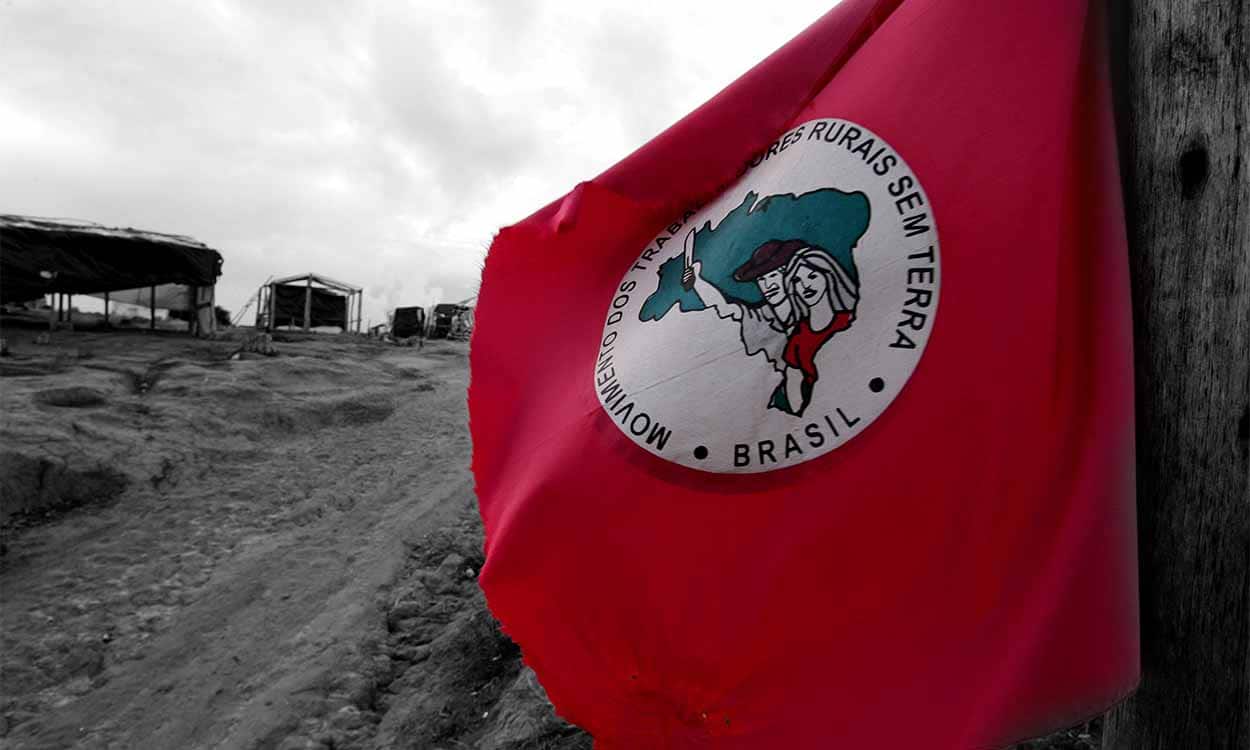 bandeira do MST