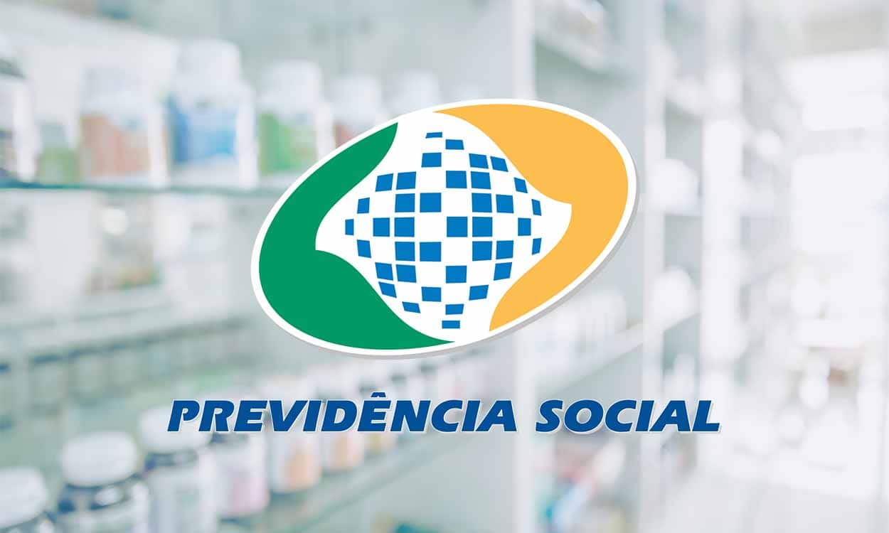 Imagem do logo da previdência social sobreposta à imagem de prateleiras de farmácia
