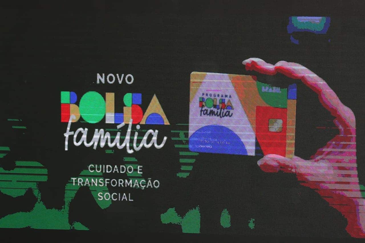 Detalhe do novo cartão do Bolsa Família, durante cerimônia de lançamento do novo Bolsa Família, em Brasília.